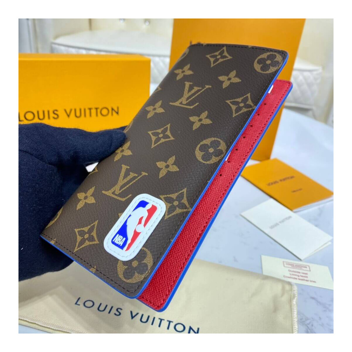 Louis Vuitton LV x NBA Brazza Wallte M80106