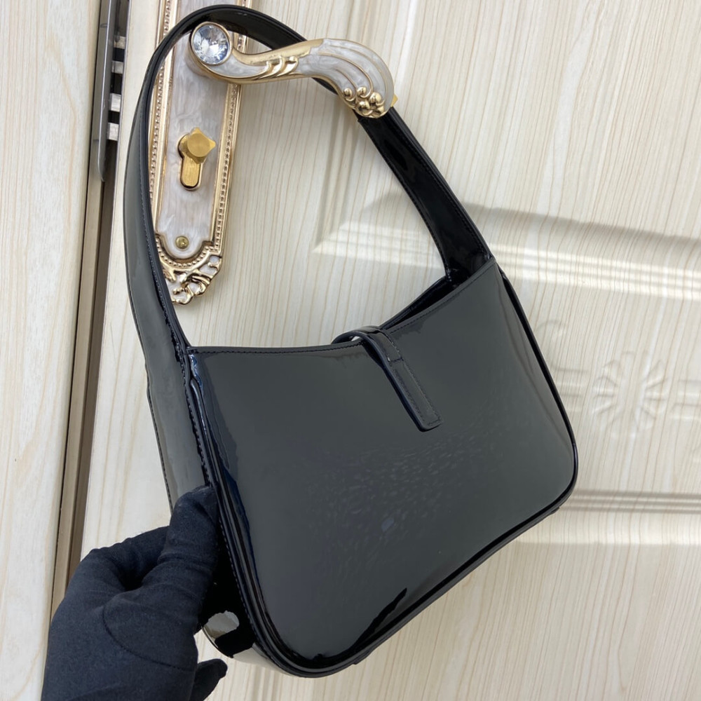 Saint Laurent Le 5 A 7 Hobo Bag in Patent Leather 657228