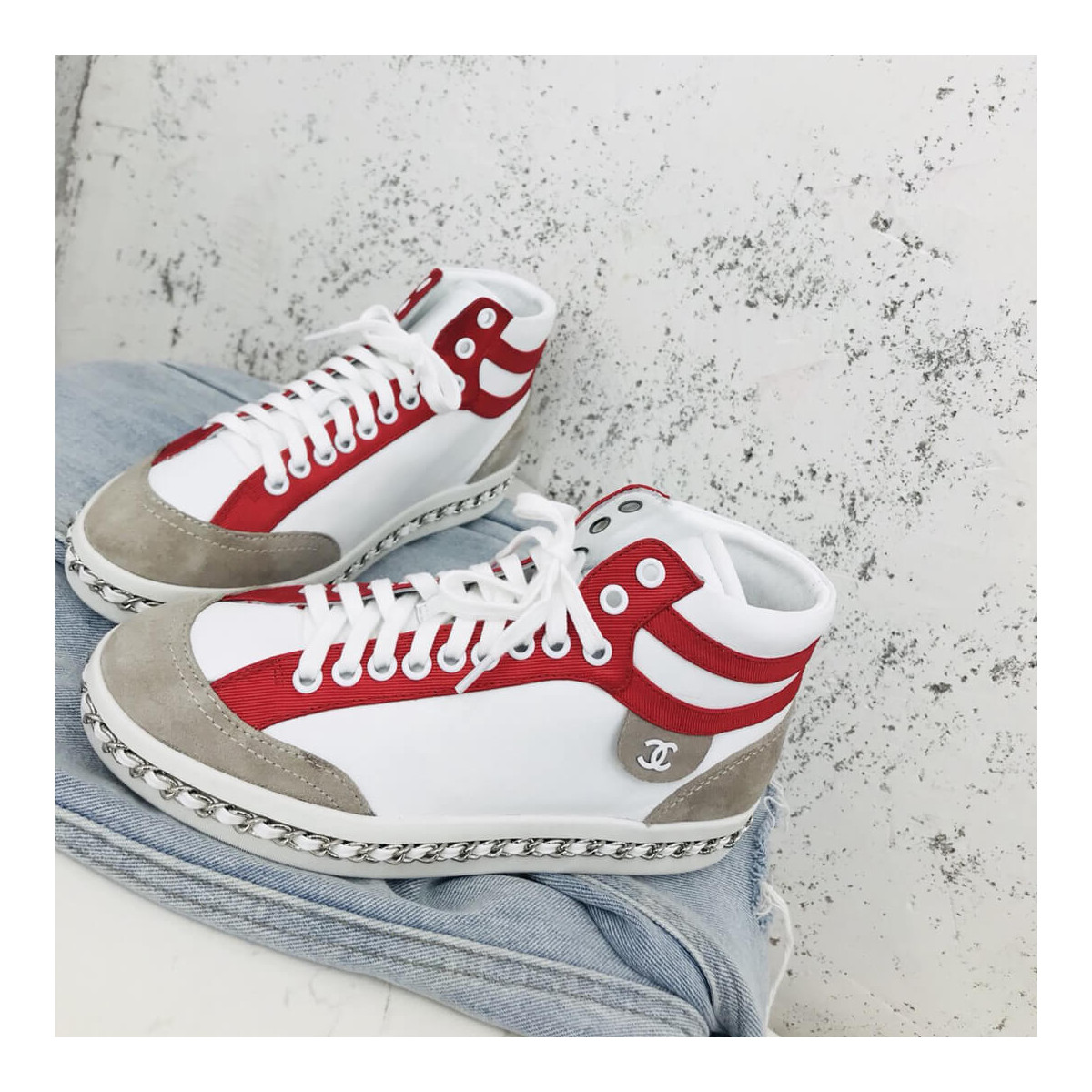 Chanel High Top with Chain Sneakers G35600 White / Red