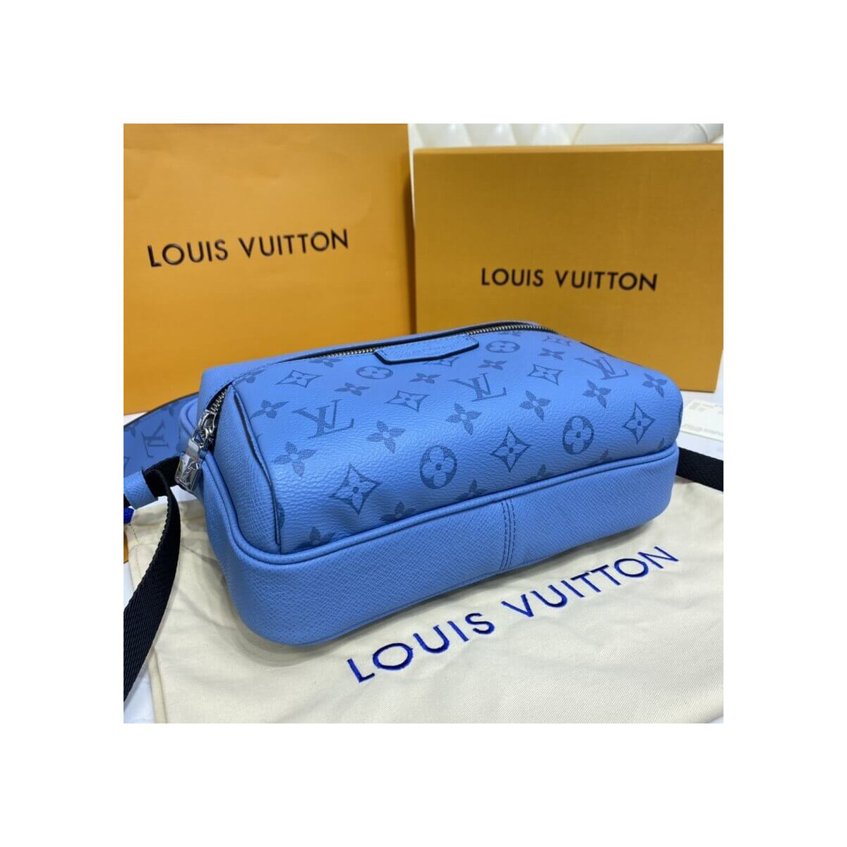 Louis Vuitton Outdoor Messenger M30749