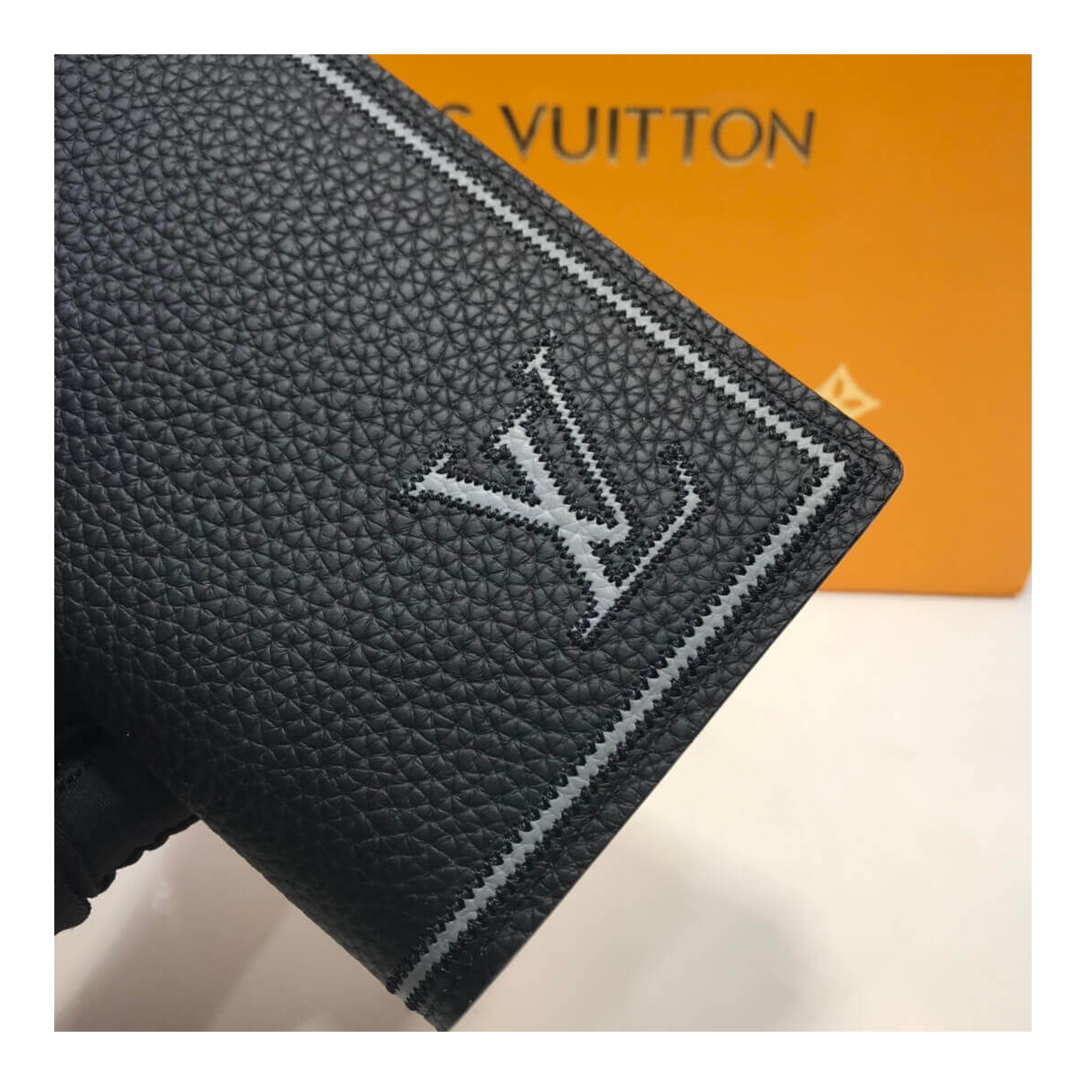 Louis Vuitton Taurillon Leather Brazza Wallet M66540