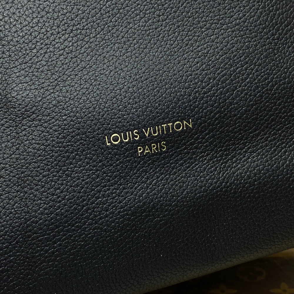 Louis Vuttion Grained Calfskin Low Key Hobo MM M24856 Black