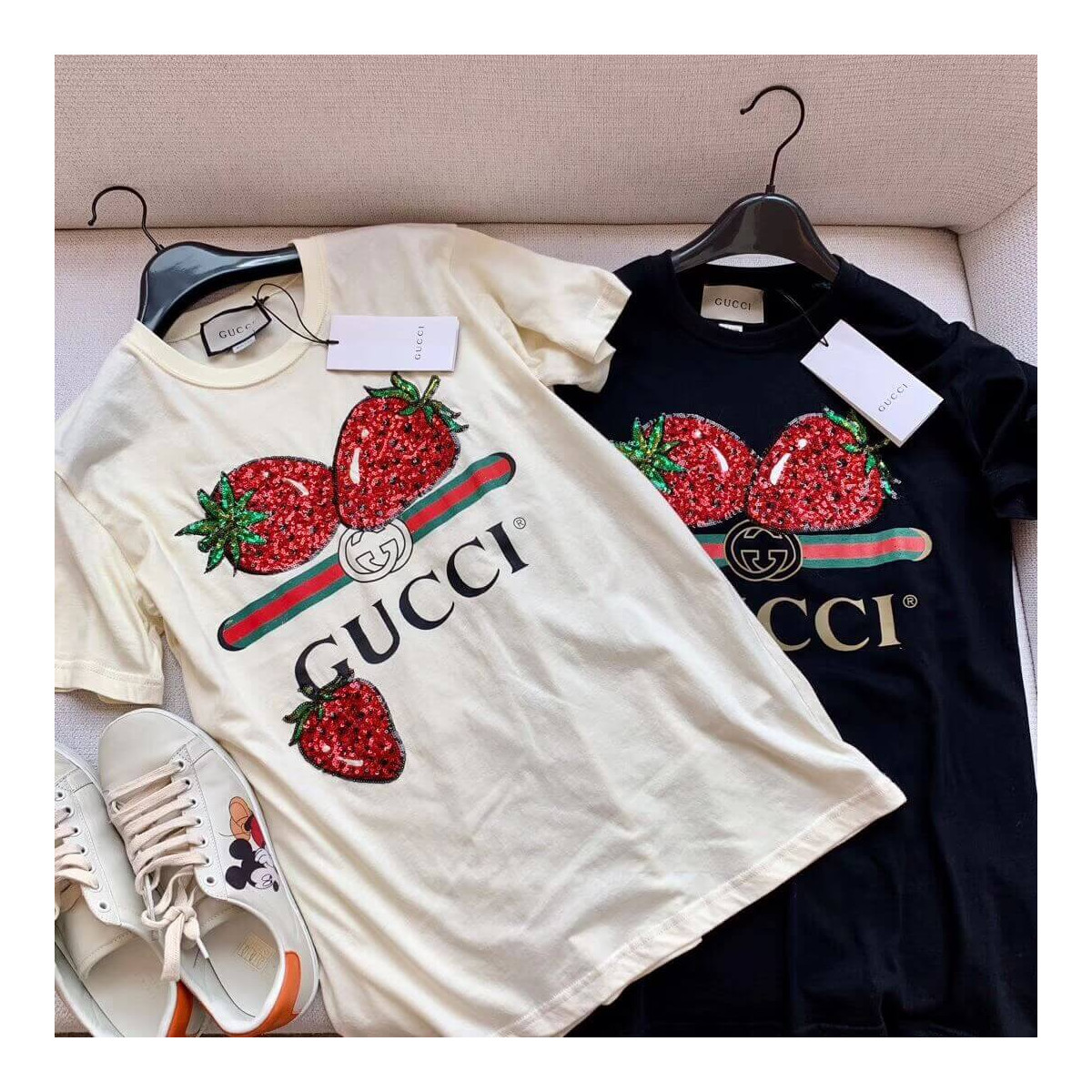 Gucci T-shirt with Strawberry Print 565806