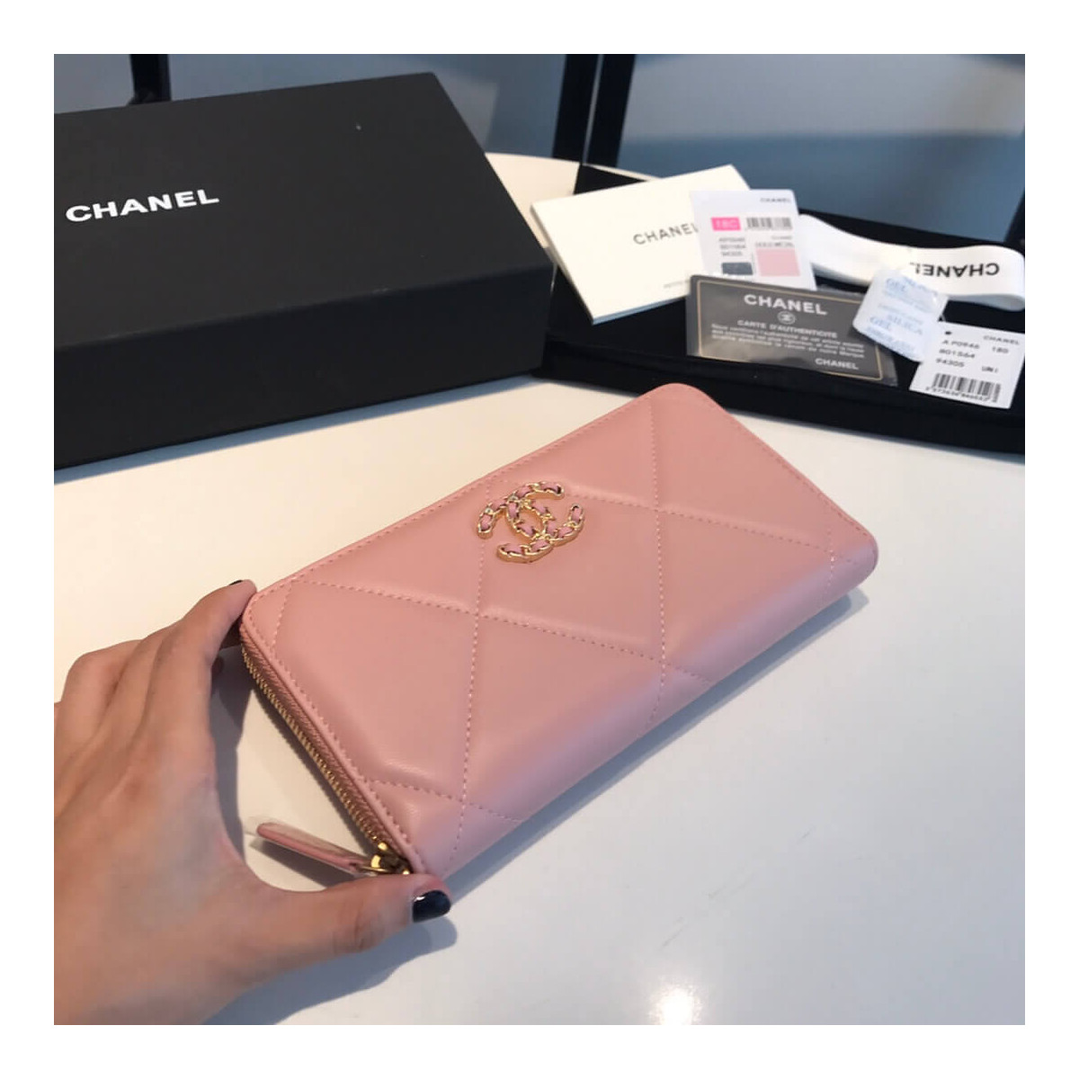 Chanel 19 Long Zipped Wallet AP0946