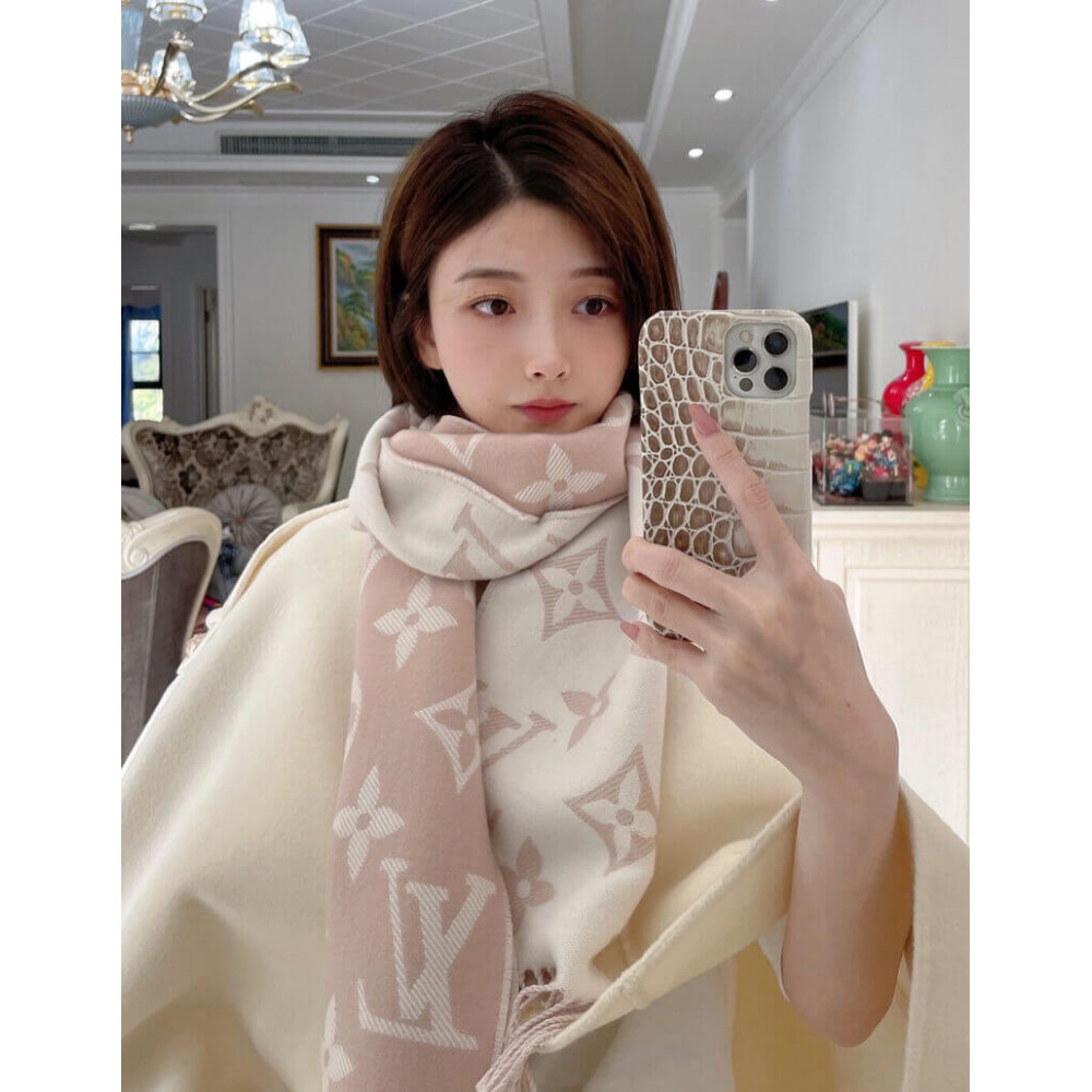 Louis Vuitton Simply LV Scarf M76966