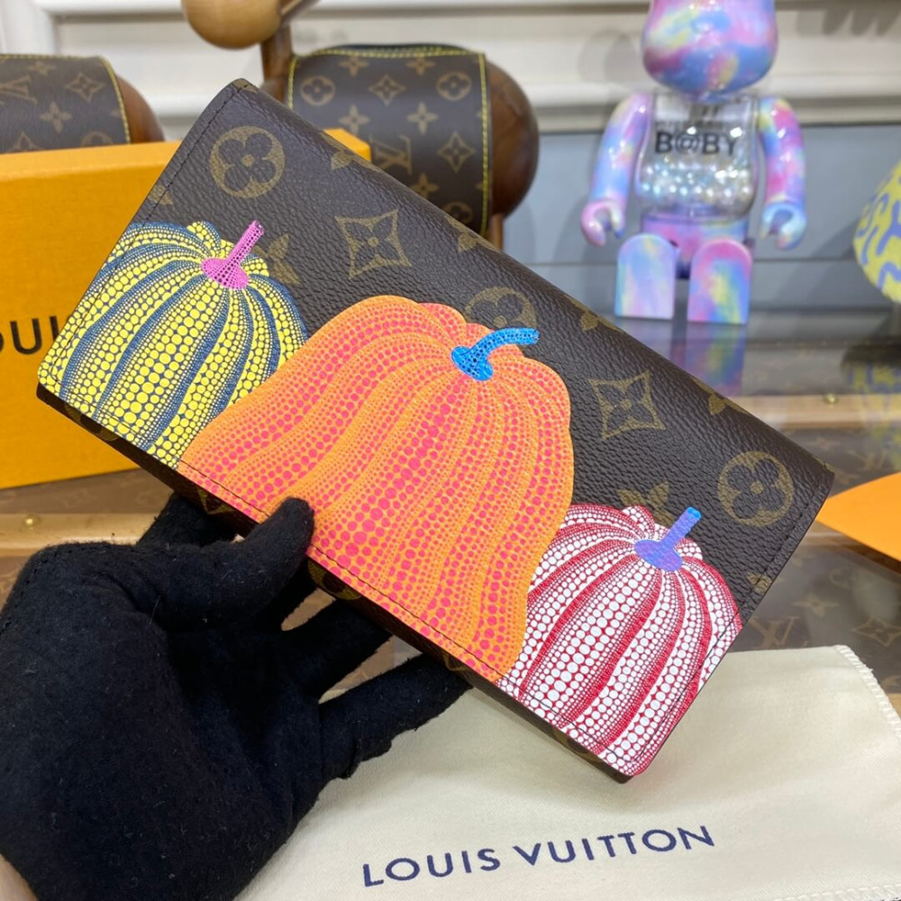 Louis Vuitton x Yayoi Kusama Sarah Wallet M82114