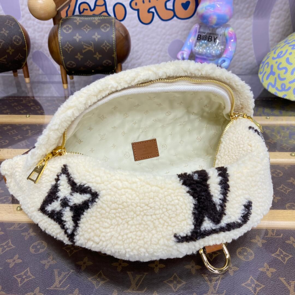 Louis Vuitton Ski Shearling Bumbag M23715