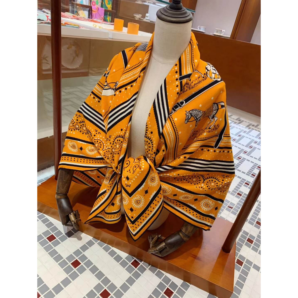 Hermes Couvertures Et Tenues De Jour Bandana Shawl 140 H243507