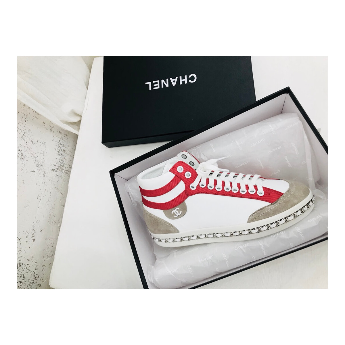 Chanel High Top with Chain Sneakers G35600 White / Red