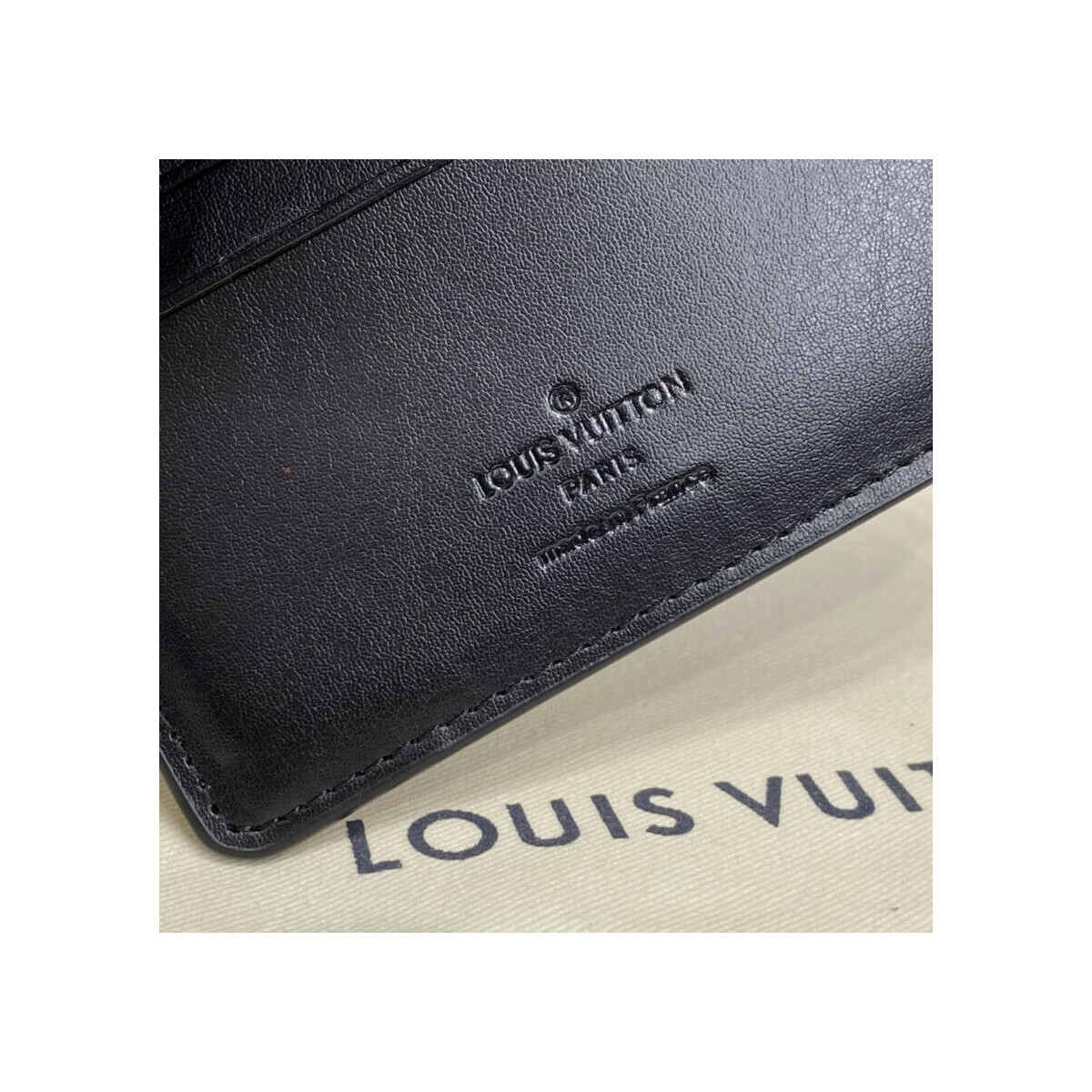 Louis Vuitton Grained Calf Leather Multiple Wallet M69829