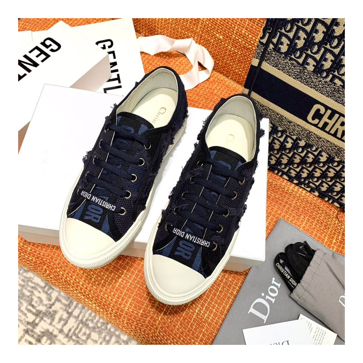 Christian Dior Walk&#039;N&#039;Dior Sneaker In Embroidered Cotton 21187