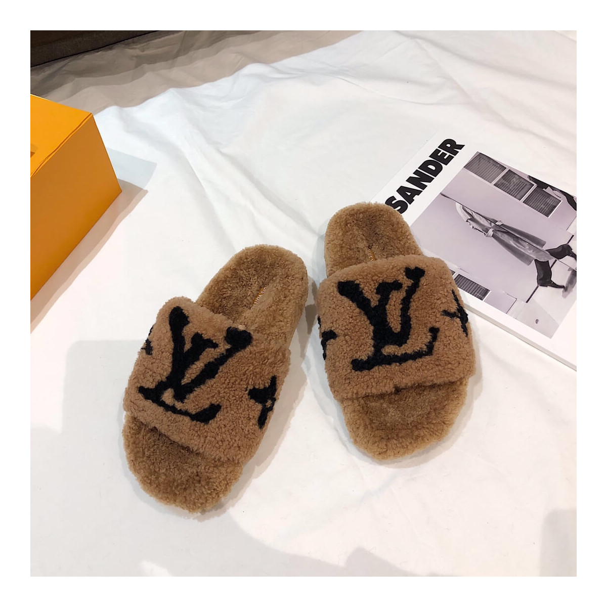 Louis Vuitton Bom Dia Flat Mules Shearling 1A8CXB