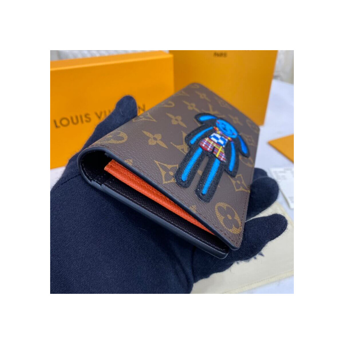 Louis Vuitton Brazza Wallet M80158