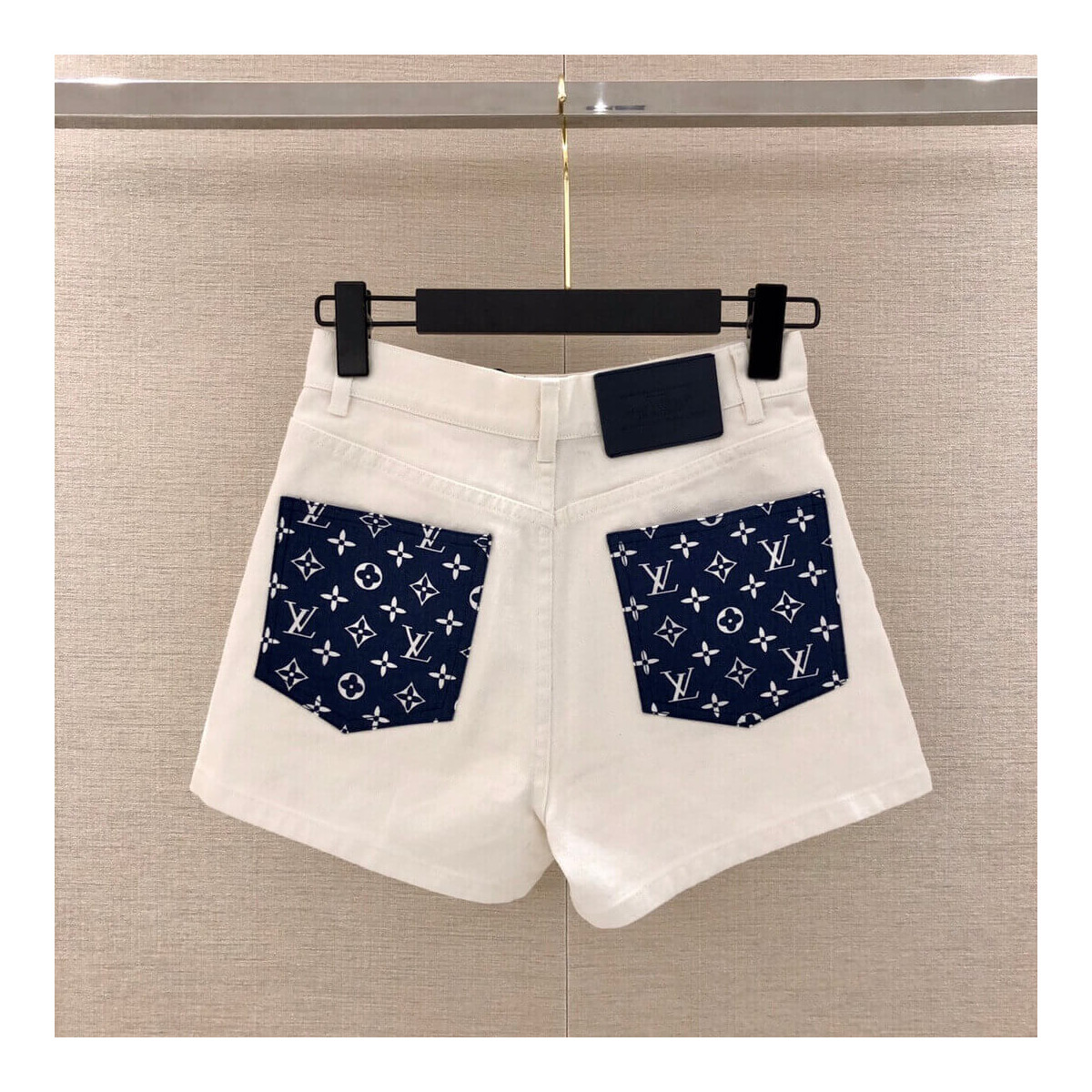 Louis Vuitton LV Escale Mini Shorts 1A8UNG