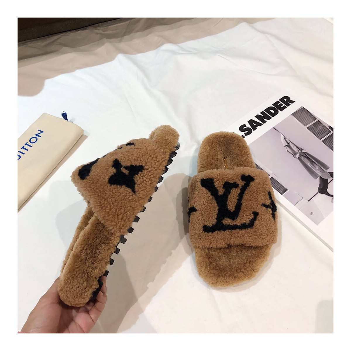 Louis Vuitton Bom Dia Flat Mules Shearling 1A8CXB