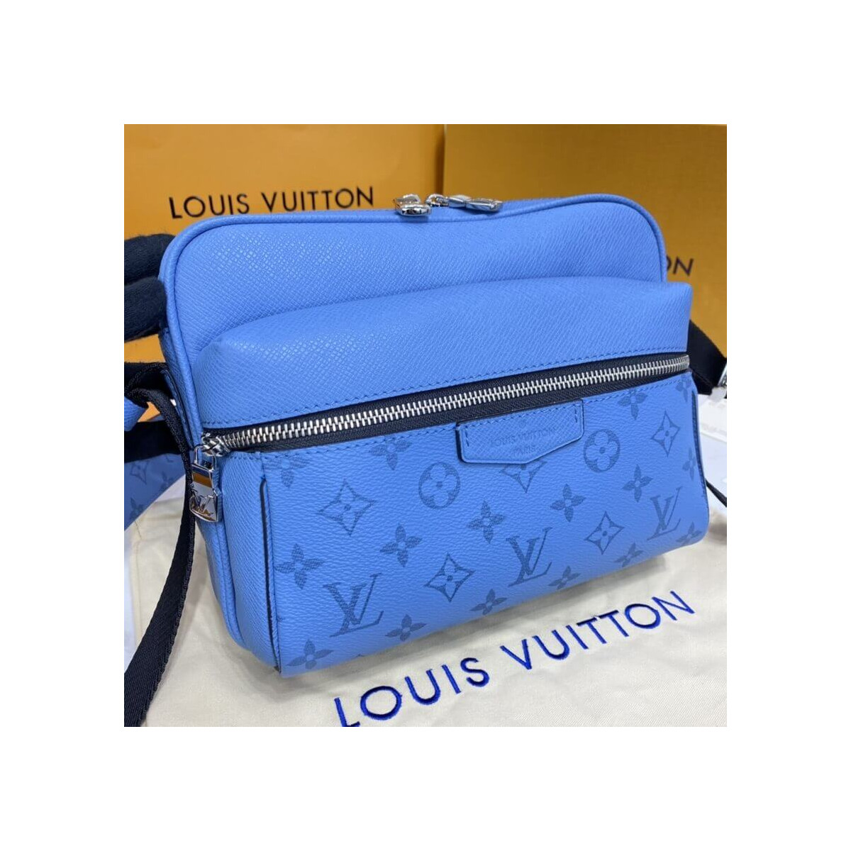 Louis Vuitton Outdoor Messenger M30749