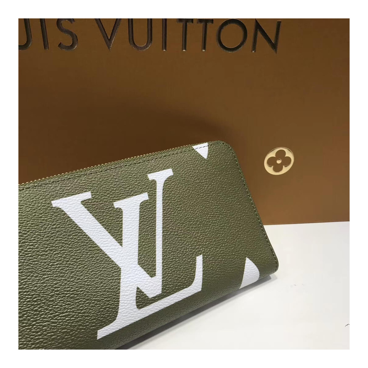 Louis Vuitton Zippy Wallet M67549 M67550