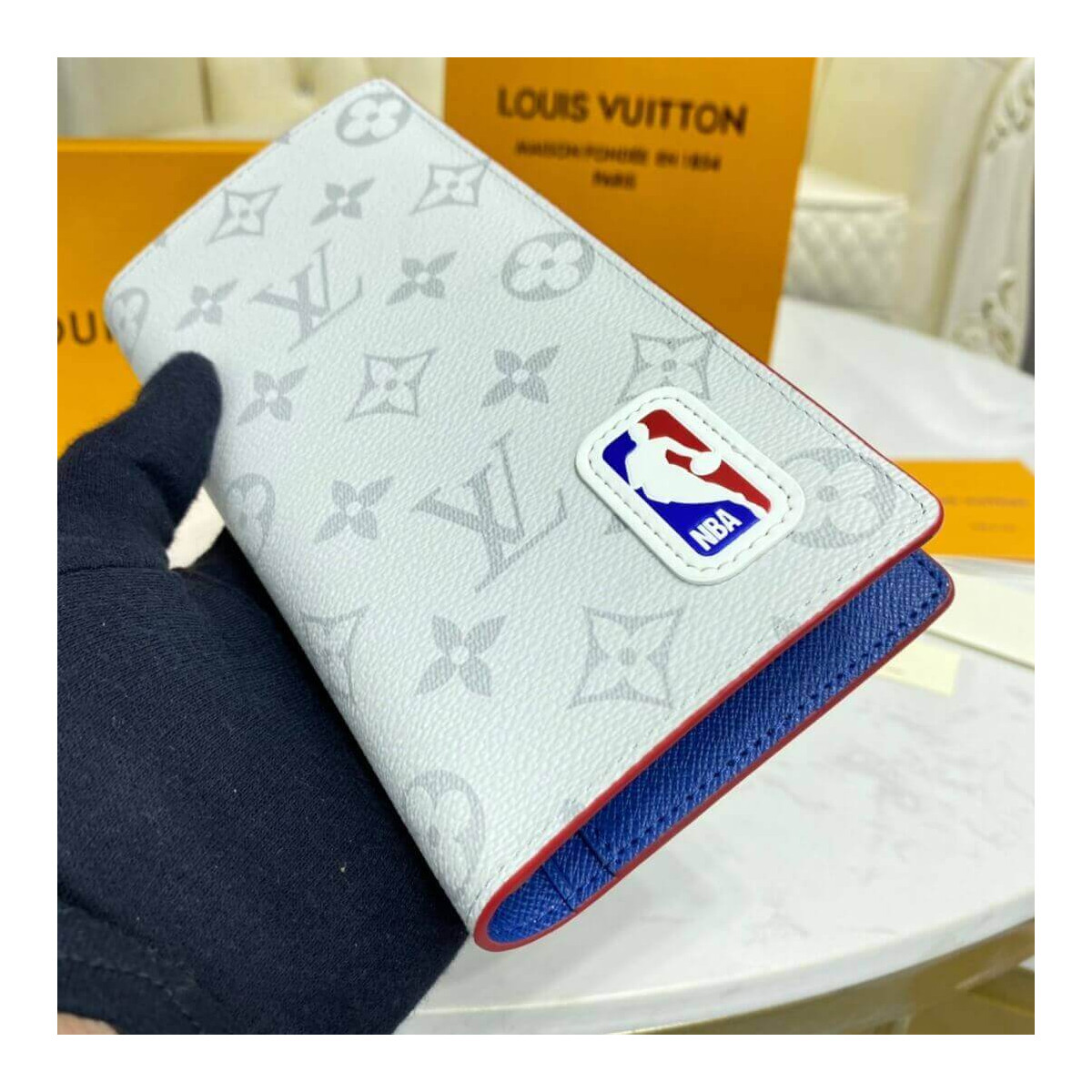 Louis Vuitton LV x NBA Brazza Wallte M80106