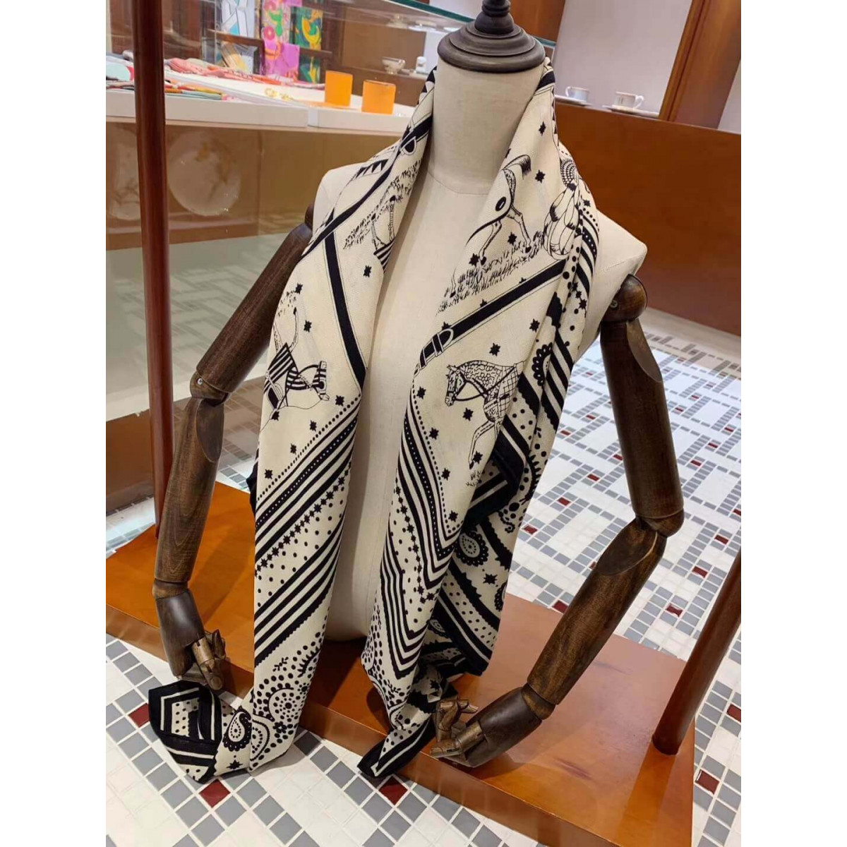 Hermes Couvertures Et Tenues De Jour Bandana Shawl 140 H243507