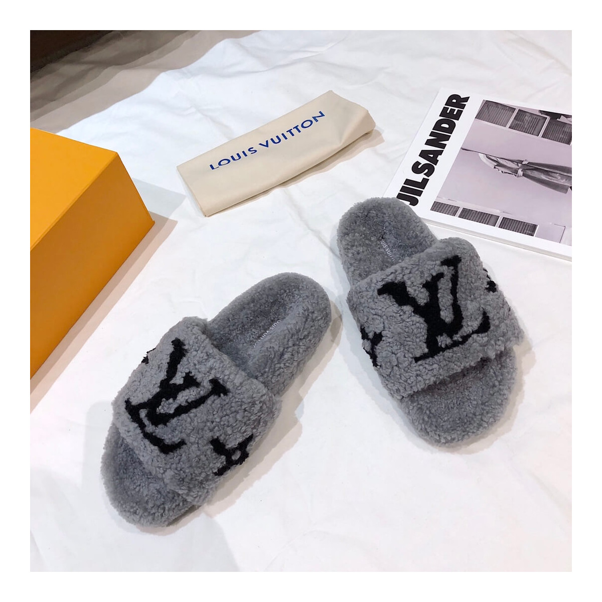 Louis Vuitton Bom Dia Flat Mules Shearling 1A8CXB