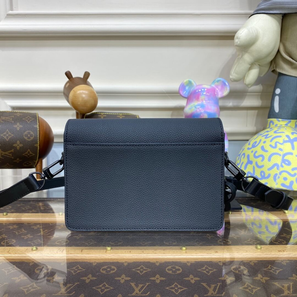 Louis Vuitton Fastline Wearable Wallet M82085 Black