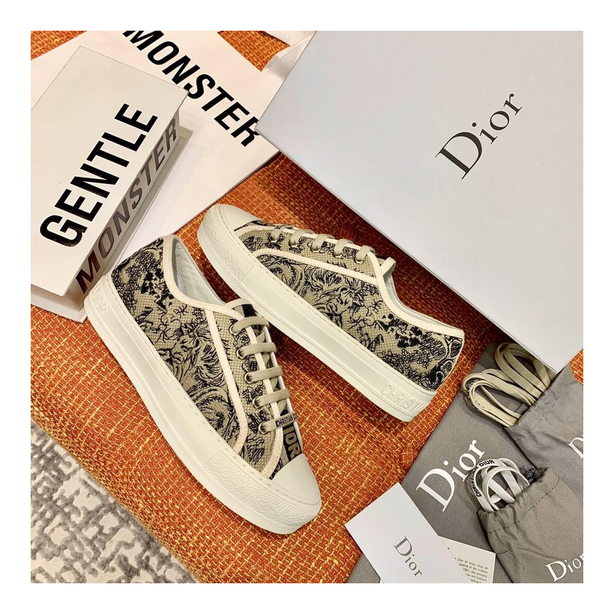 Christian Dior Walk&#039;N&#039;Dior Sneaker In Embroidered Cotton 21186