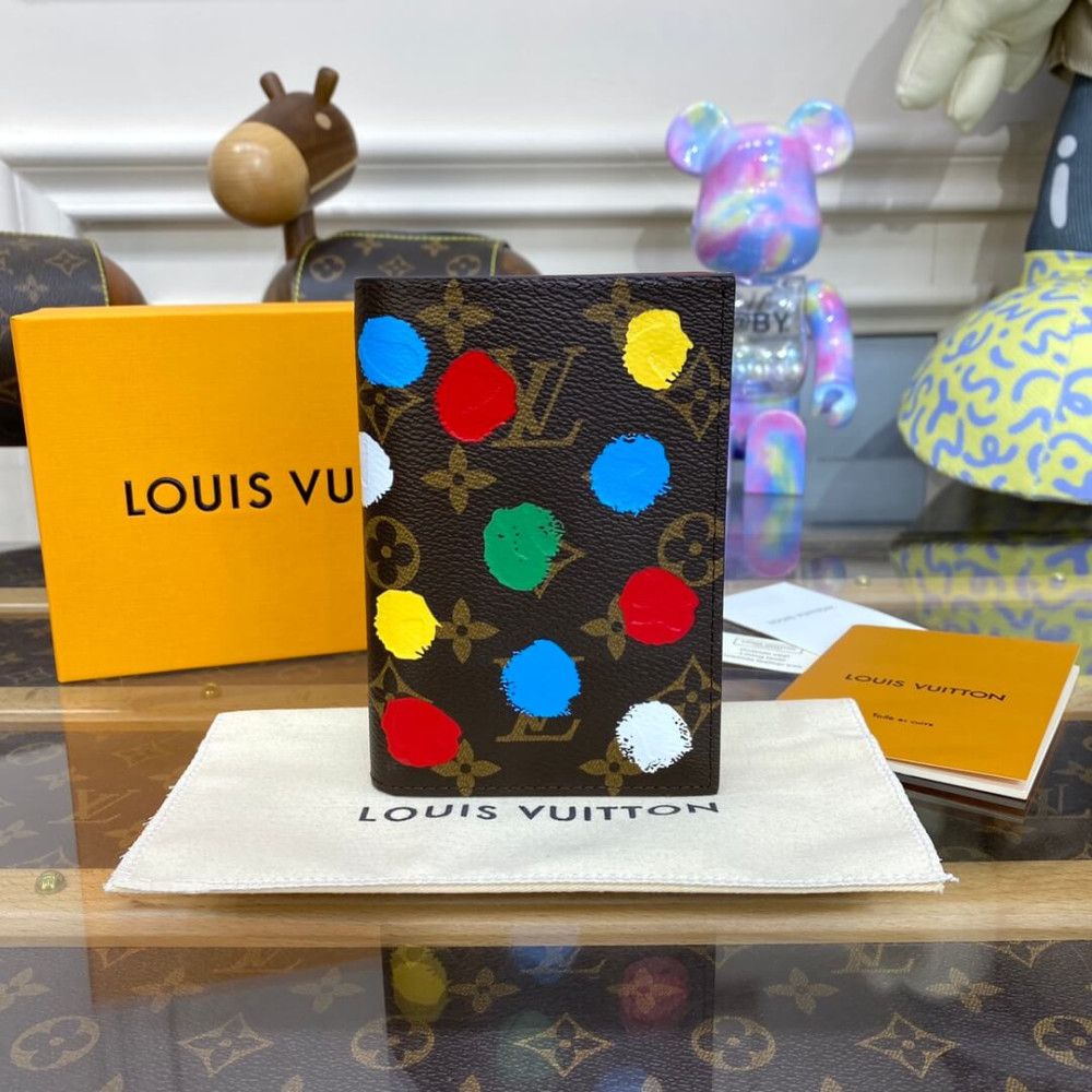 Louis Vuitton x Yayoi Kusama Passport Cover M81994