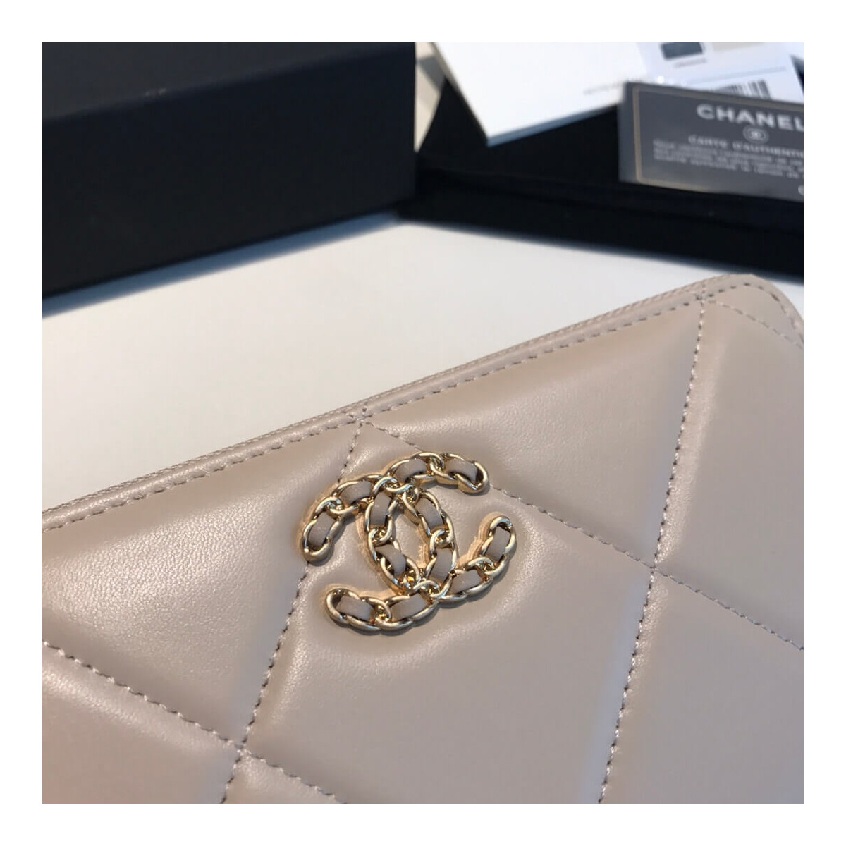 Chanel 19 Long Zipped Wallet AP0946