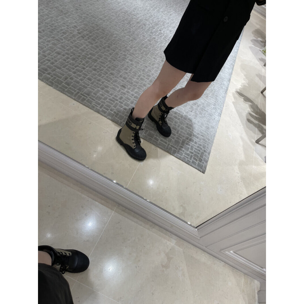 Christian Dior D-major Ankle Boot In Black KCI675