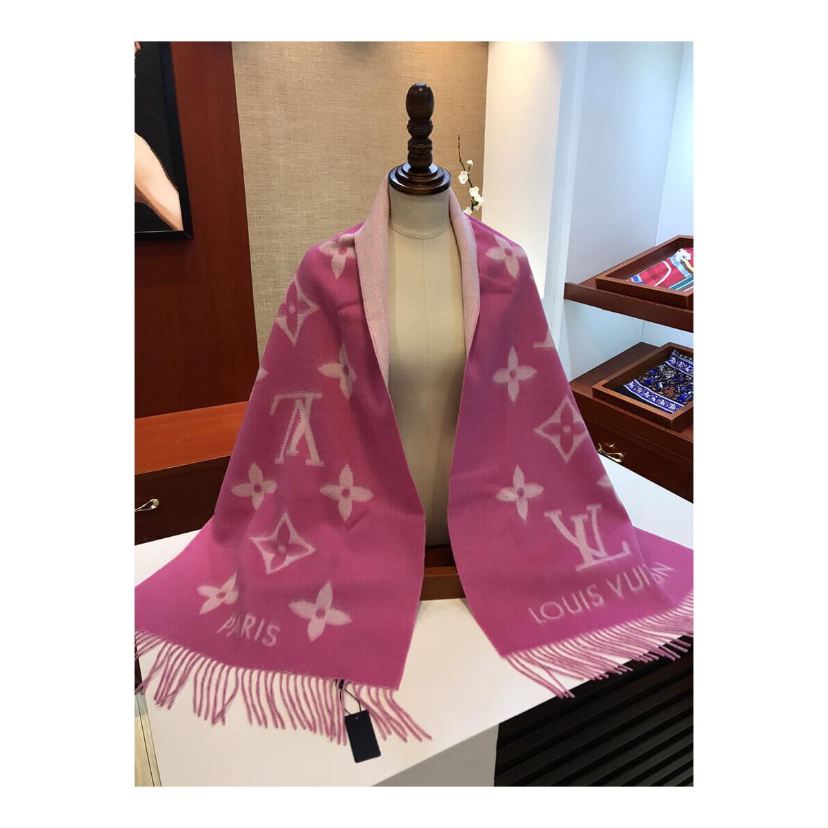 Louis Vuitton Reykjavik Scarf M76067