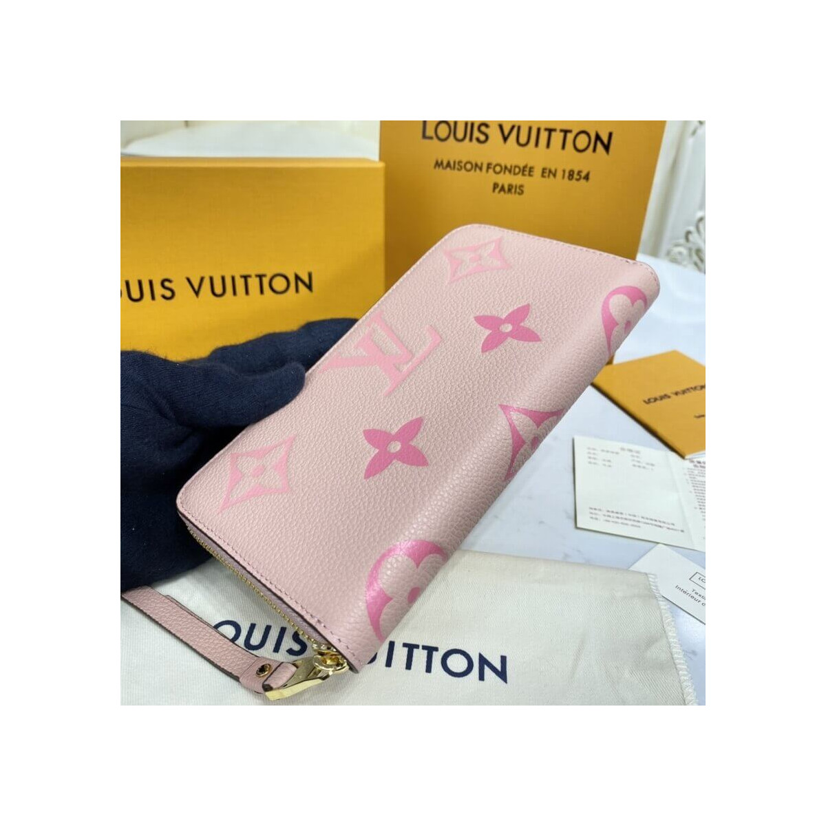 Louis Vuitton Zippy Wallet M80402