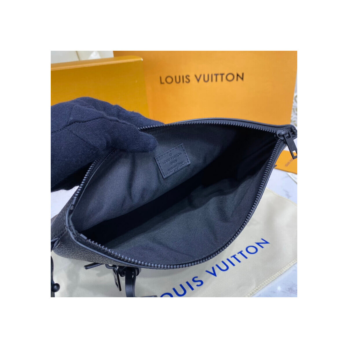 Louis Vuitton Ipad Pouch M69837