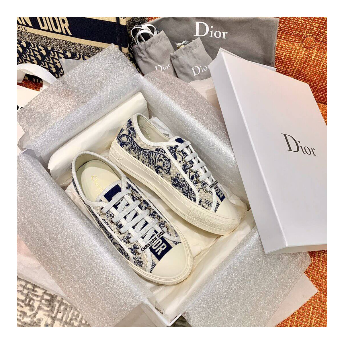 Christian Dior Walk&#039;N&#039;Dior Sneaker In Embroidered Cotton 21185