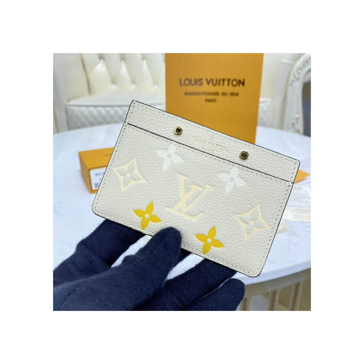 Louis Vuitton Card Holder M80401