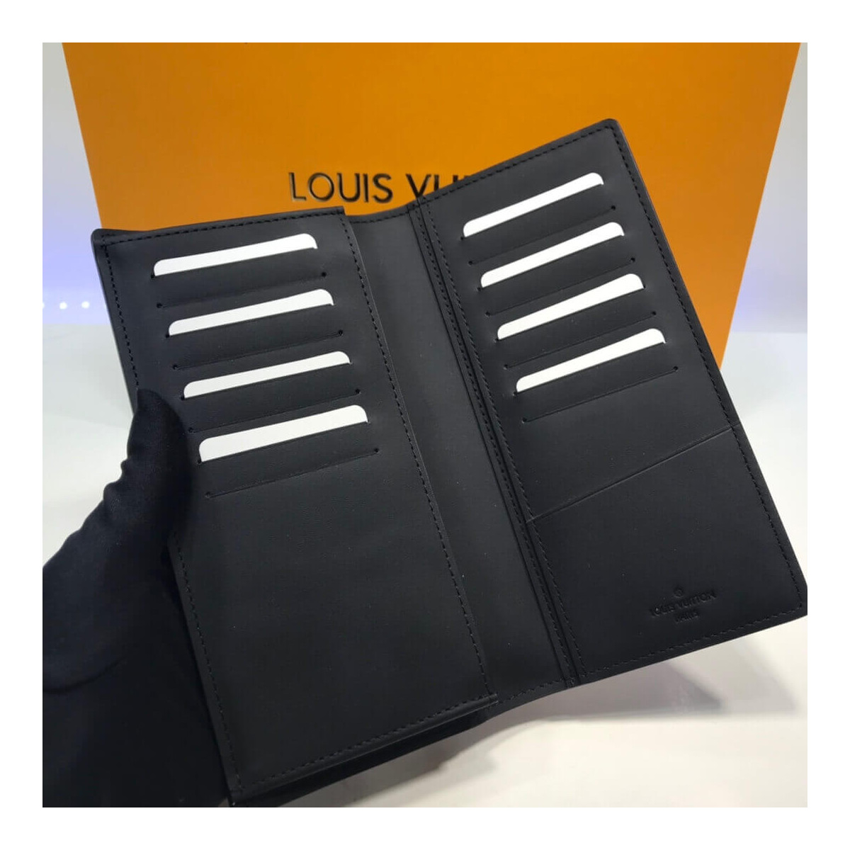 Louis Vuitton Taurillon Leather Brazza Wallet M66540