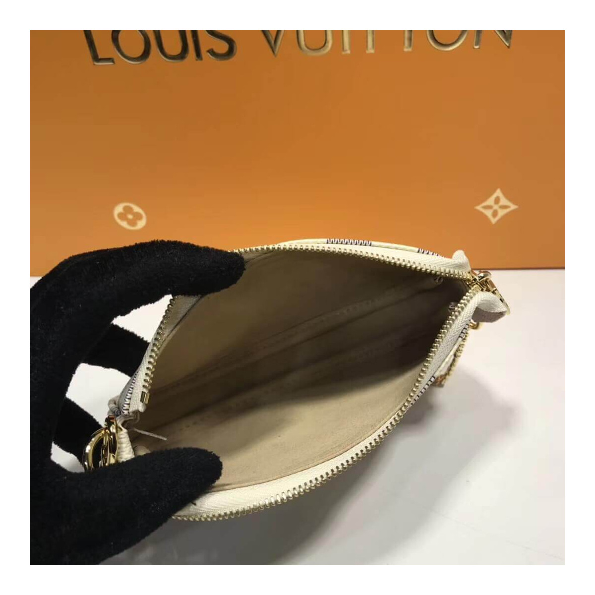 Louis Vuitton Mini Pochette Accessoires M64451