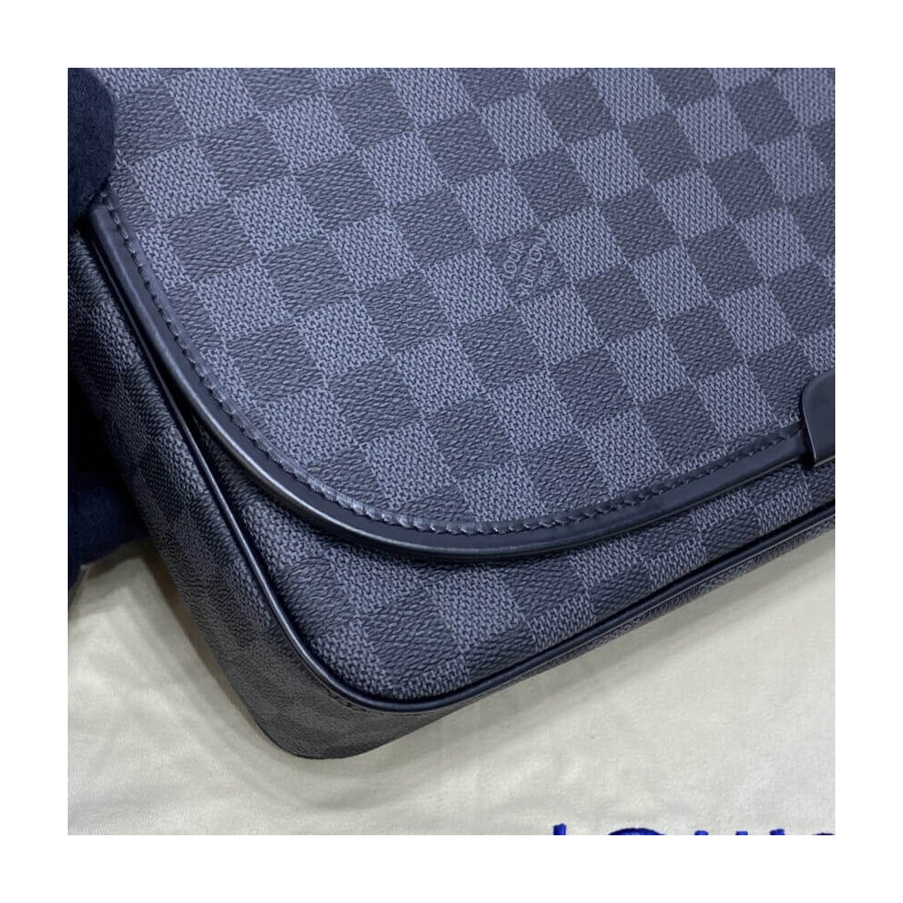 Louis Vuitton Damier Graphite Daniel MM Messenger Bag N58029