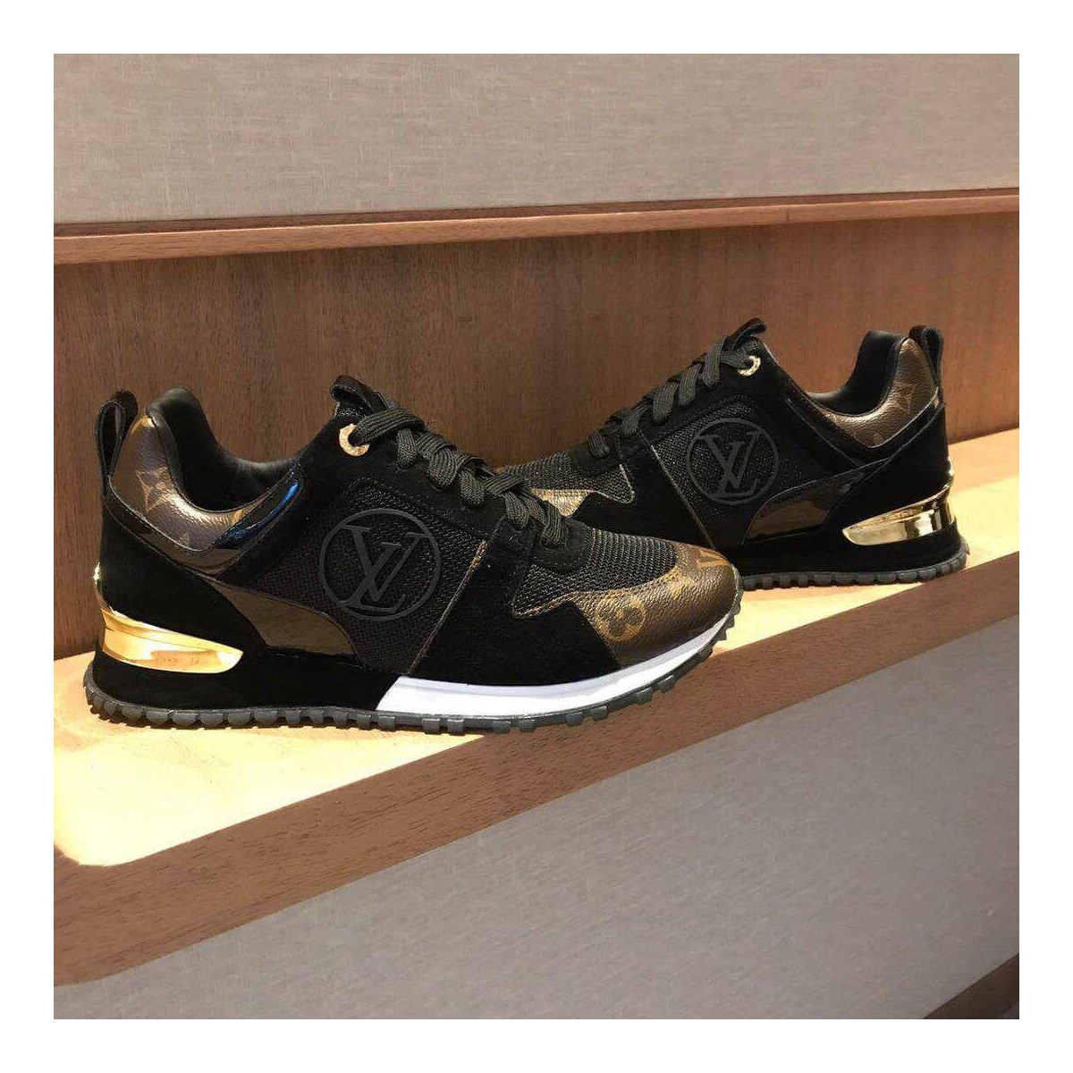 Louis Vuitton Run Away Trainer 1A3CW5