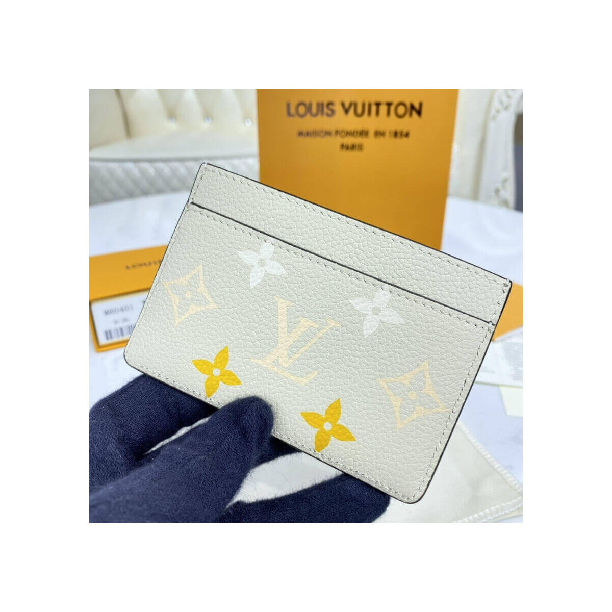 Louis Vuitton Card Holder M80401