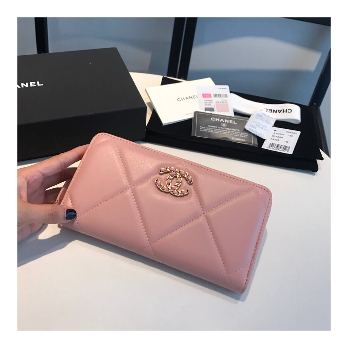 Chanel 19 Long Zipped Wallet AP0946