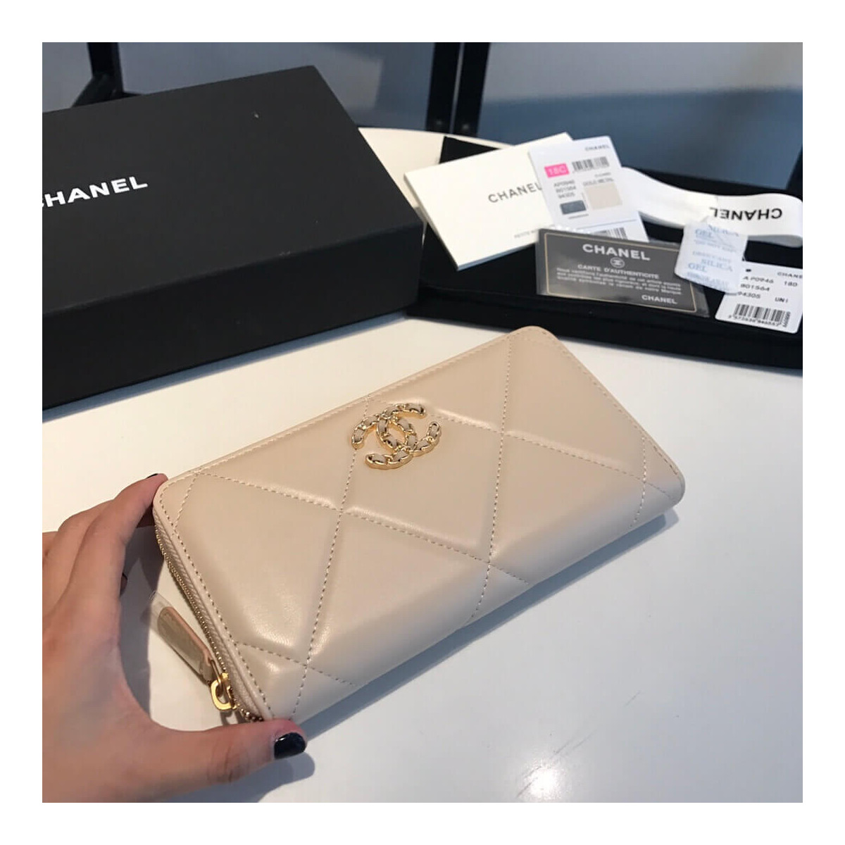 Chanel 19 Long Zipped Wallet AP0946