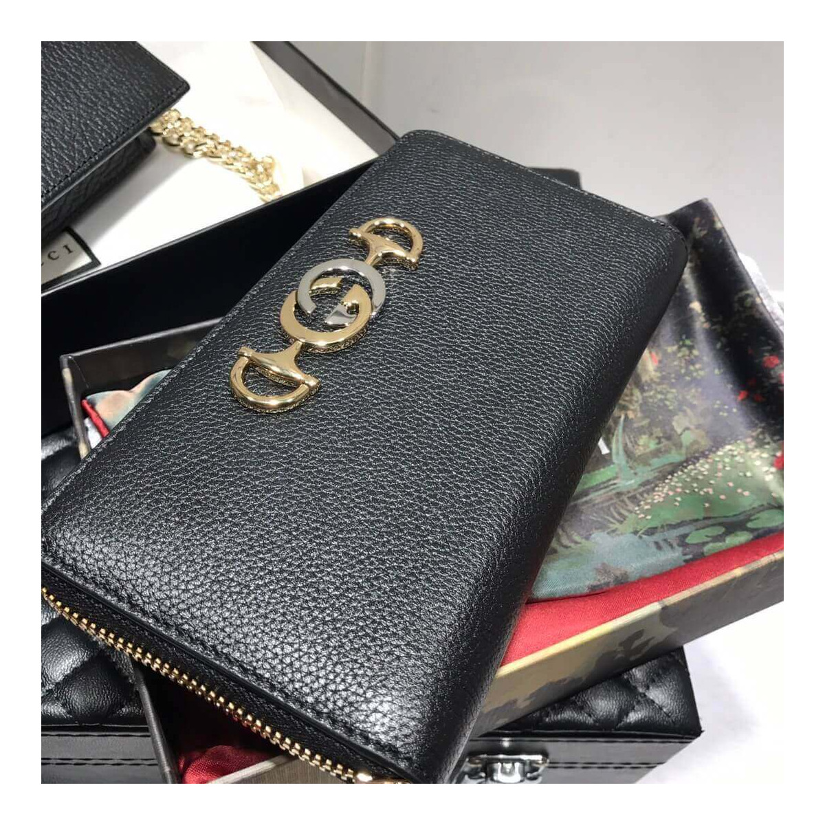 Gucci Zumi Grainy Leather Zip Around Wallet 570661