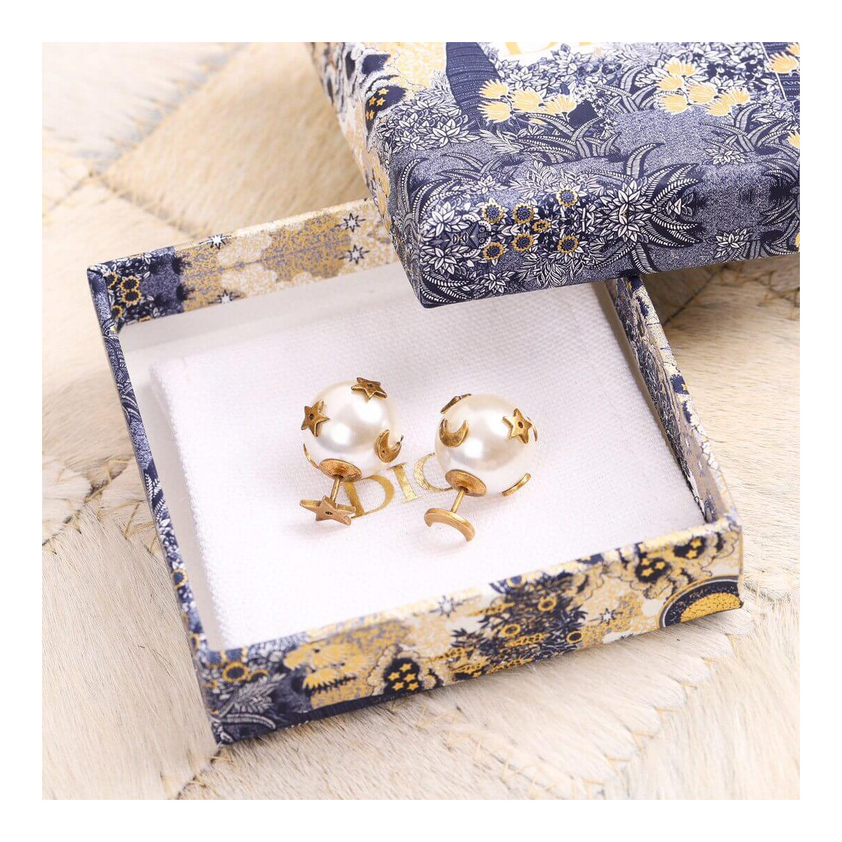 Dior Pearl Stud Earrings E1145