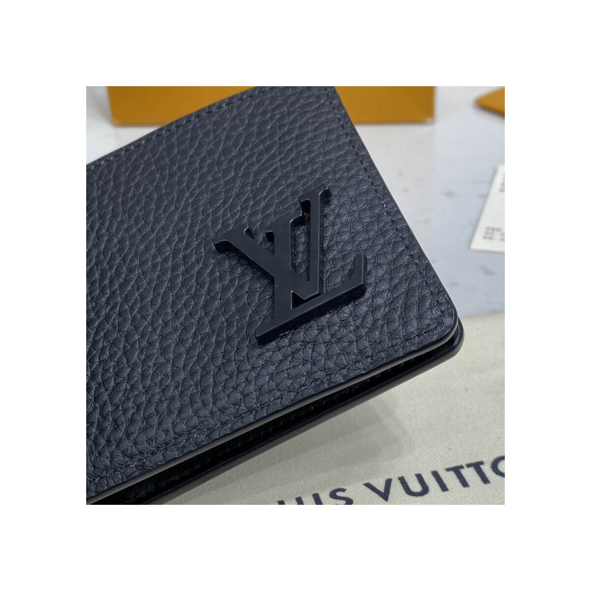 Louis Vuitton Grained Calf Leather Multiple Wallet M69829