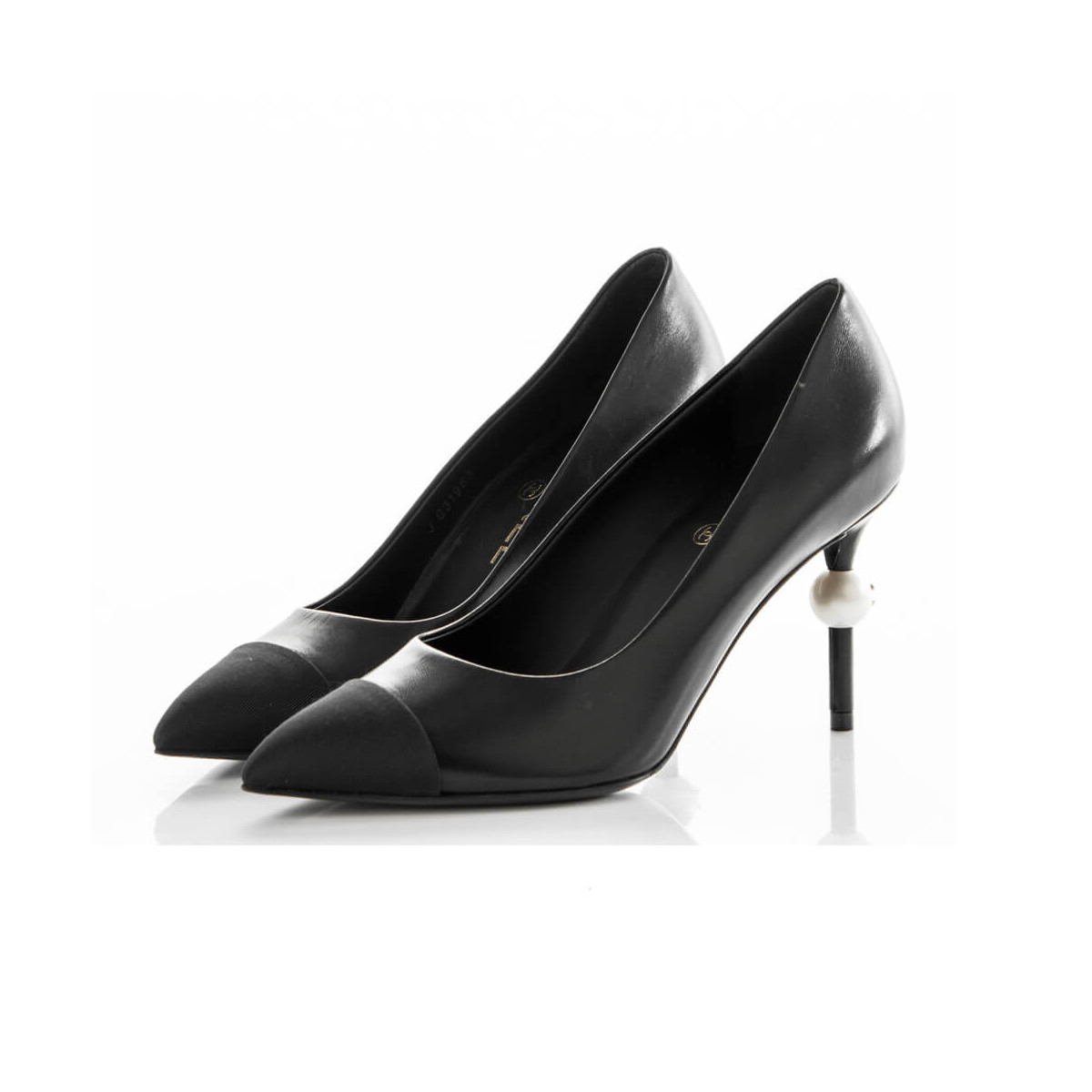 Chanel Calfskin &amp; Velvet Pump With Pearl G178144