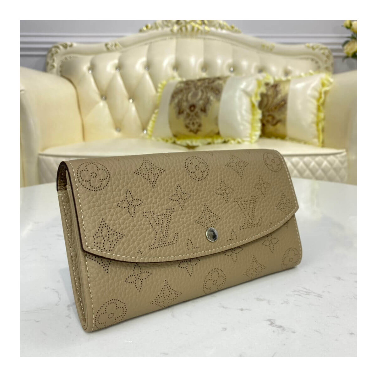 Louis Vuitton Mahina Leather Iris Wallet M60143