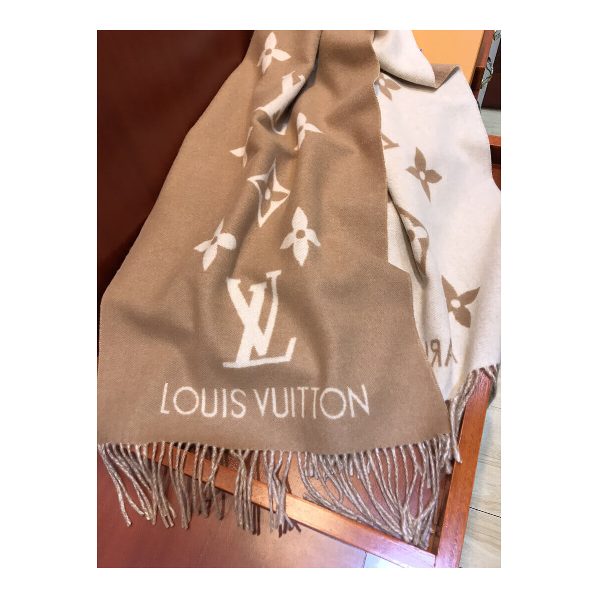 Louis Vuitton Reykjavik Scarf M76067