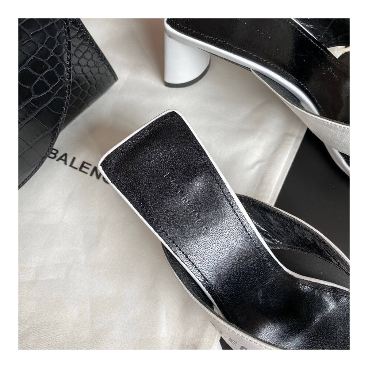 Balenciaga Logo T-bar sandals 434344