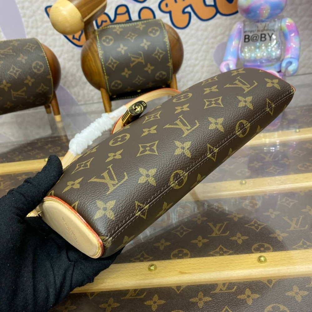 Louis Vuitton Monogram CanvasPochette Tirette M47123