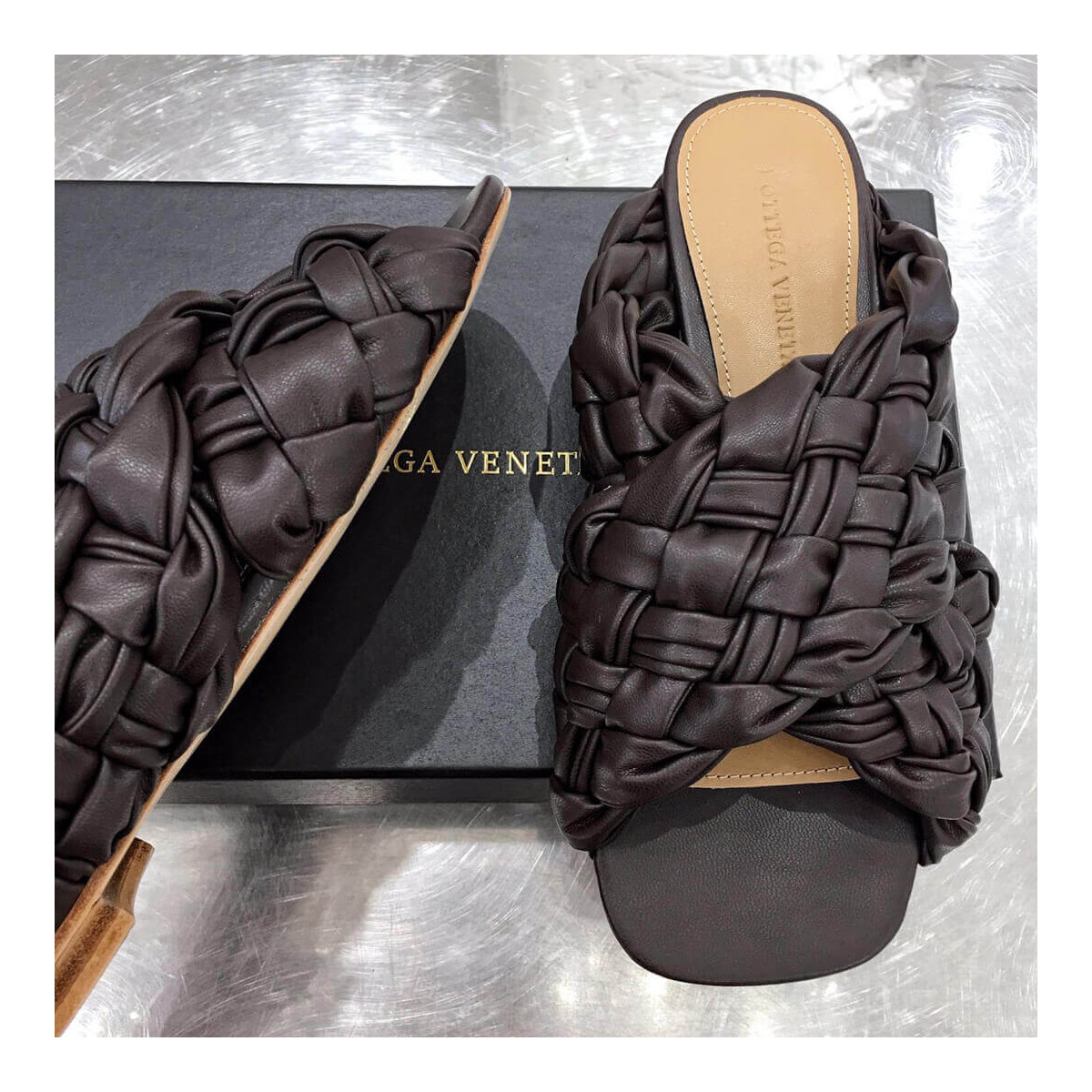 Bottega Veneta BV Board 631935